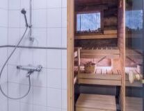 sink, plumbing fixture, bathtub, indoor, shower, tap, mirror